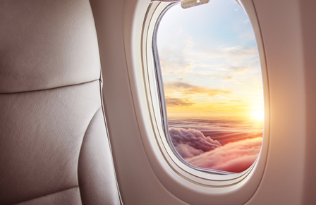 Vue depuis le hublot d’un avion