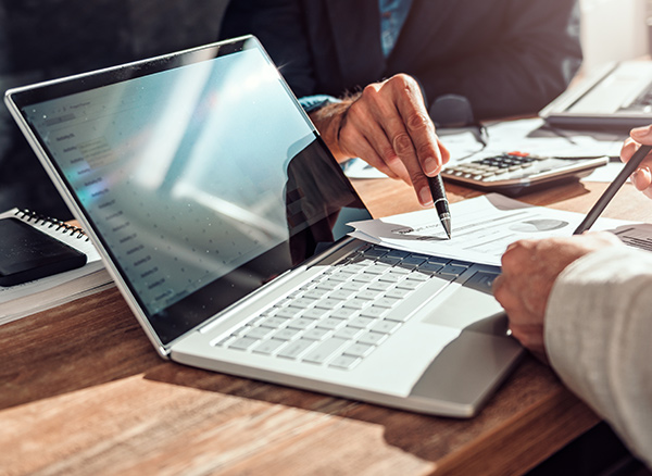 Ordinateur et outils de travail numériques